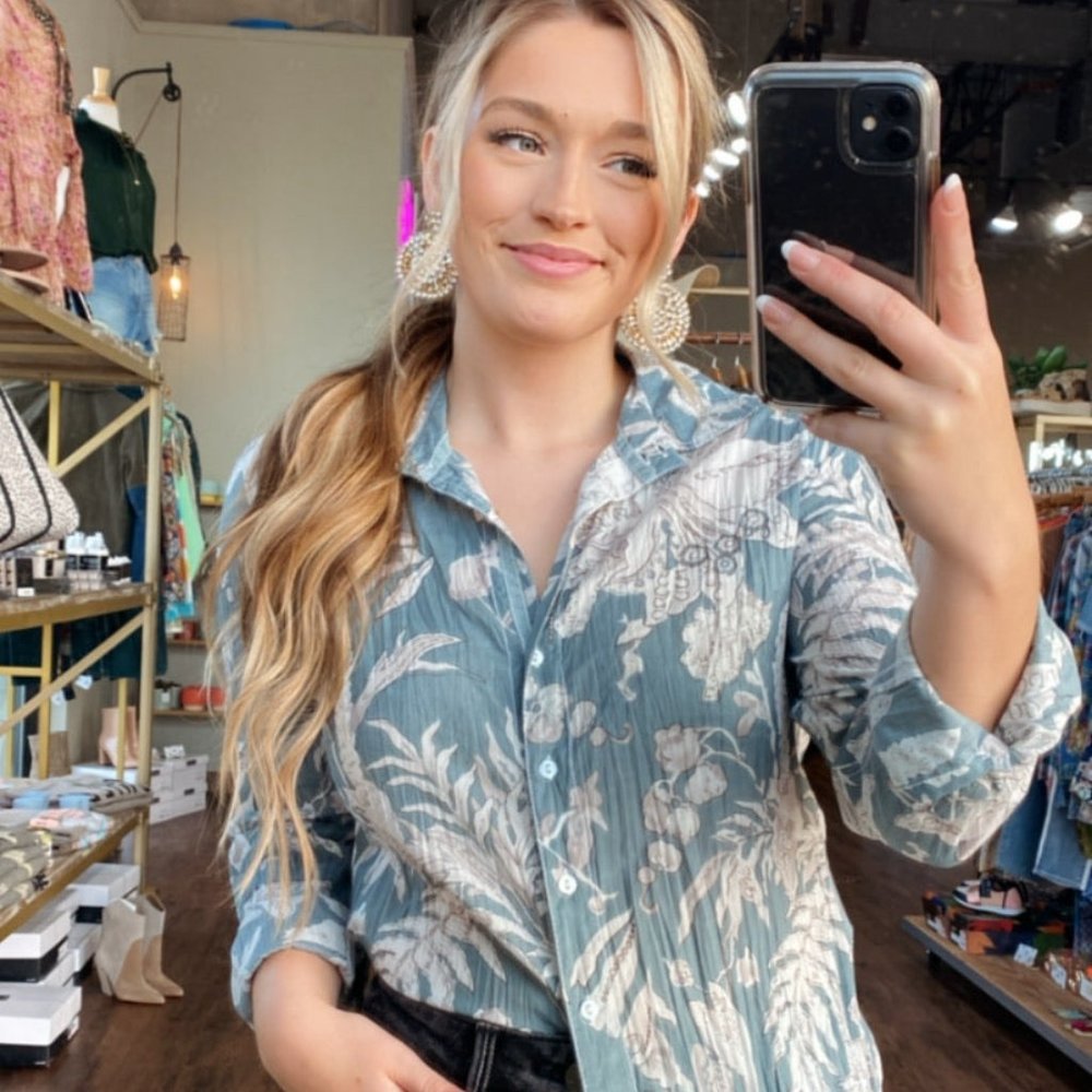 'The Indy' Crinkled Button Down in Faded Blue